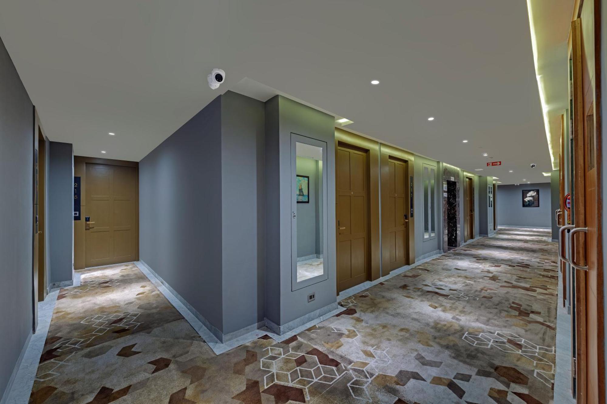 Click Collection Grand Gateway Варанаси Экстерьер фото